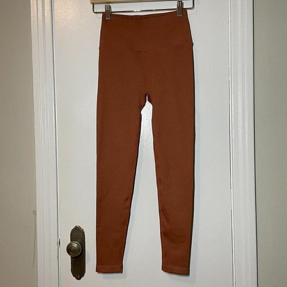 Spiritual GANGSTER LOVE SCULPT SEAMLESS LEGGING SIZE XS/S - Picture 4 of 8